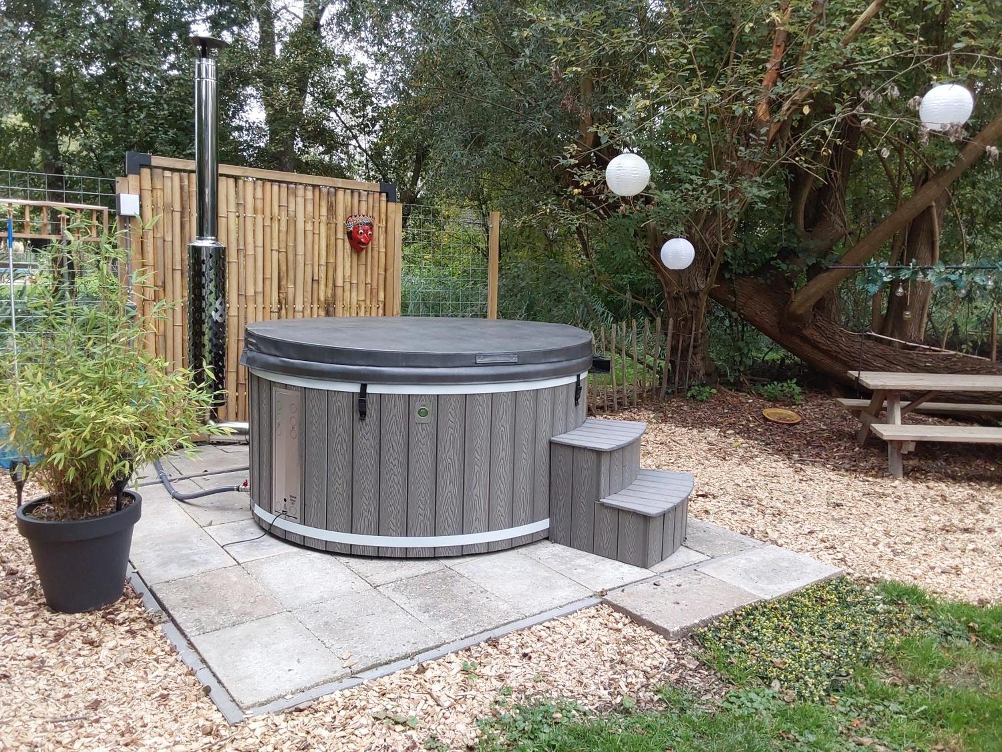 Rumah Senang Wellness Met Hottub En Tuin Ewijk Esterno foto
